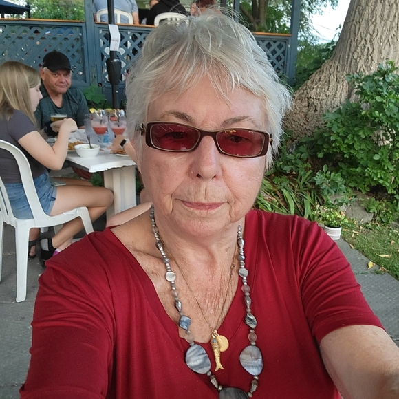 Meet your Posher, Georgina - Picture 2 of 2